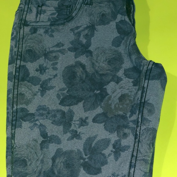 Flip Side Ladies Skinny Jeans - Picture 2 of 3